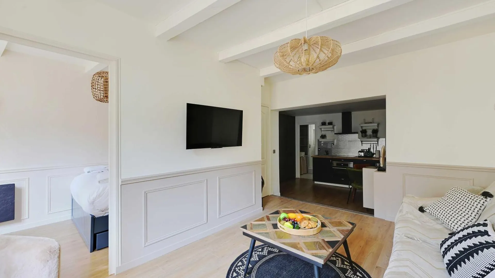 Beautiful Apartment 2Br - 4P Republique Temple contacts